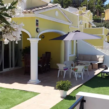 Chalet En Calpe. Urb Lilia Rosa Vakantiehuis