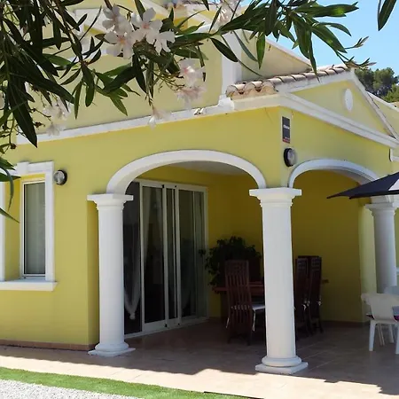 Chalet En Calpe. Urb Lilia Rosa